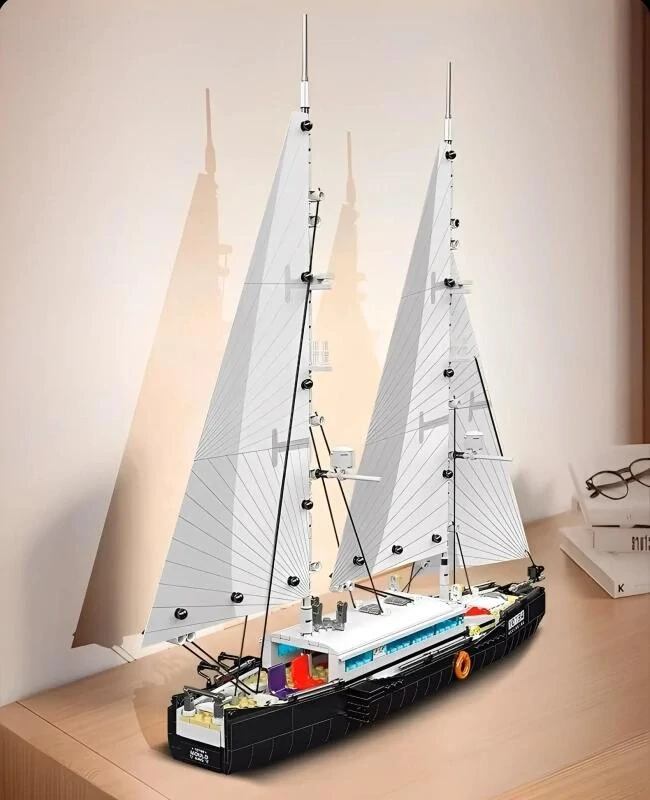 Moderní dvoustěžňová plachetnice Mould King 10194